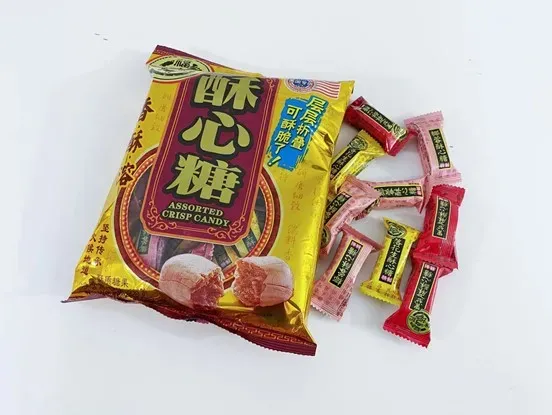 A gold bag of "Assorted Crisp Candy" with Chinese text, next to several individually wrapped candies in red, pink, and yellow wrappers.